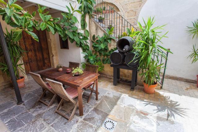 Apartamentos El Patio Andaluz Jerez de la Frontera Kültér fotó